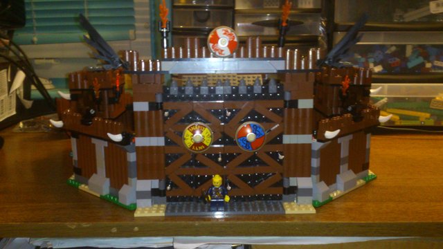 DSC_0842.jpg (459.51 Kio) Vu 4171 fois la porte du Hall Viking.