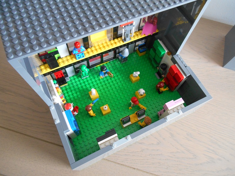 Lego store 2.JPG
